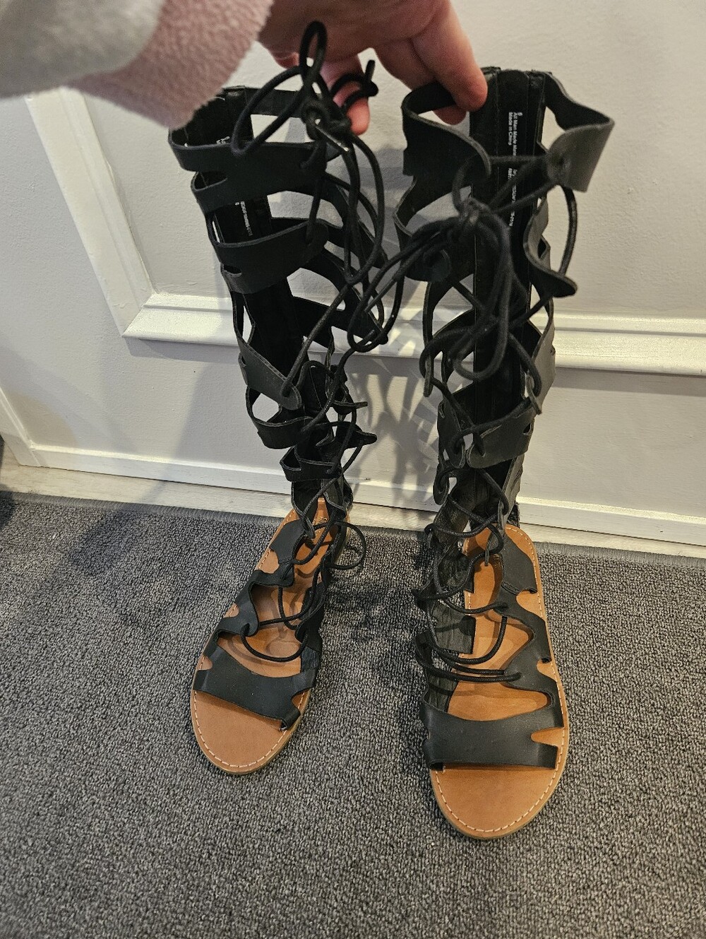 Black Lace-up Knee- High gladiator sandals size 6. Mossimo Supply Co.